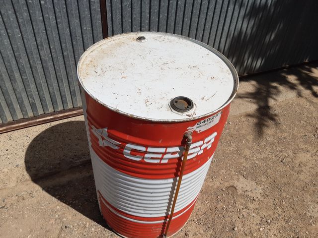 Bidón 200 litros metalico con tubo de nivel