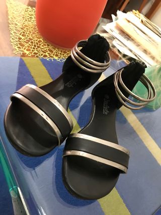 Sandalo flat con zip sul retro n.38 BACHATA