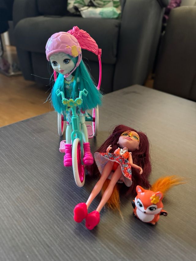 Muñecas Echantimans con accesorios.