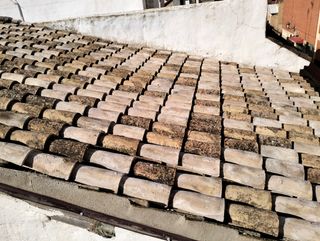 Reparación de goteras y tejados .