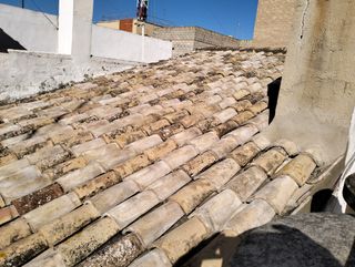 Reparación de goteras y tejados .