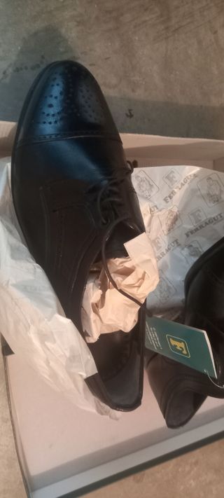 Zapatos nuevos artesanos. Nuevos.