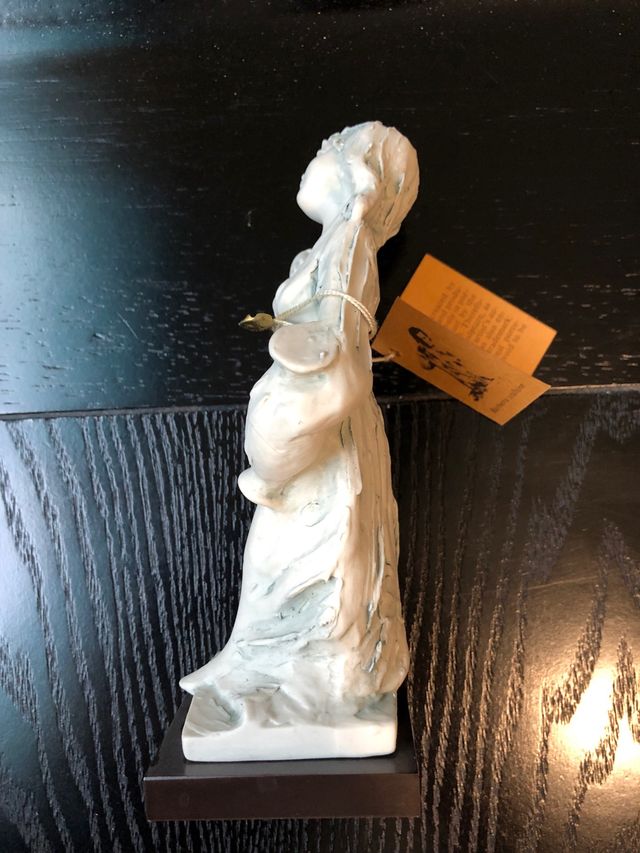 Statua - scultura porcellana bisquit " Barbetta "