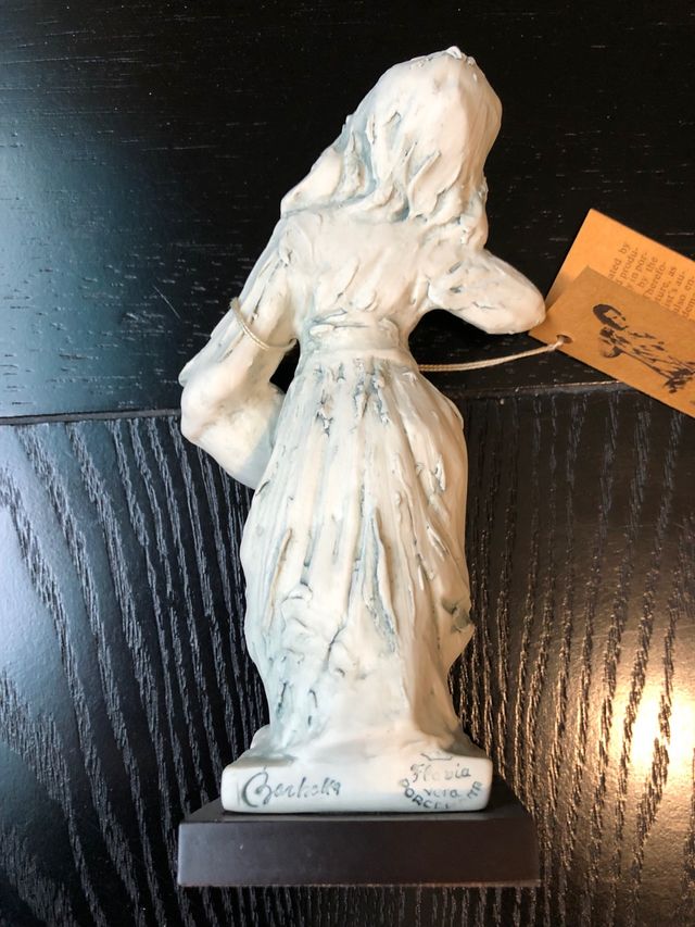 Statua - scultura porcellana bisquit " Barbetta "