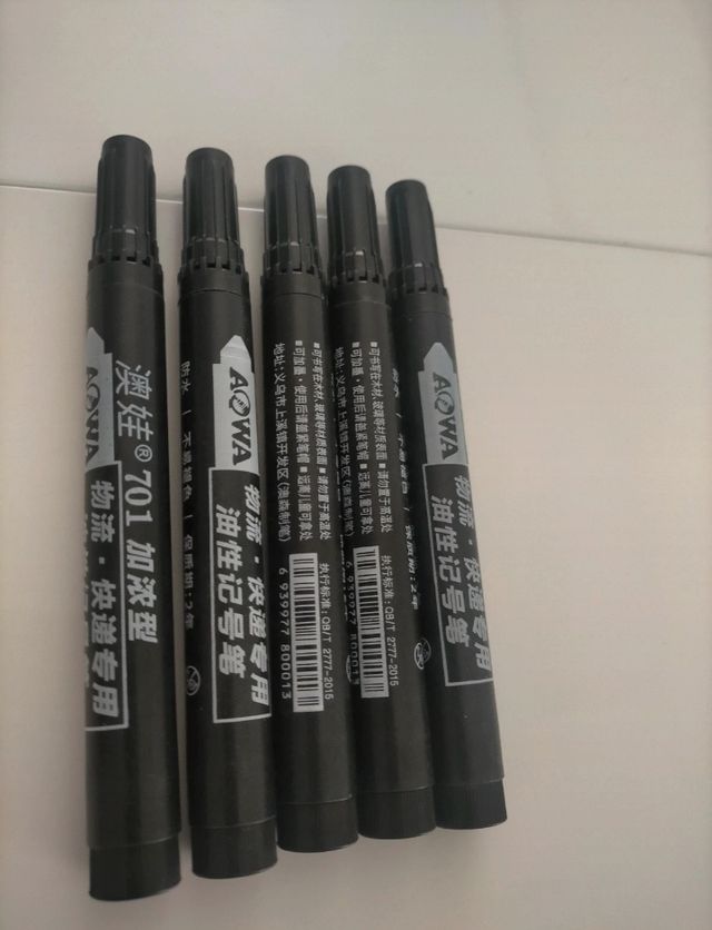 5 pennarelli indelebili nuovi