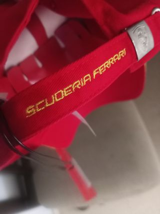 Gorra Ferrari nueva