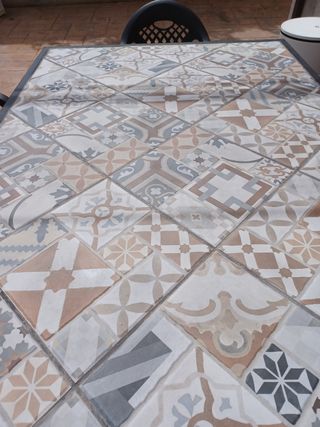 Mesa exterior gres valenciano.