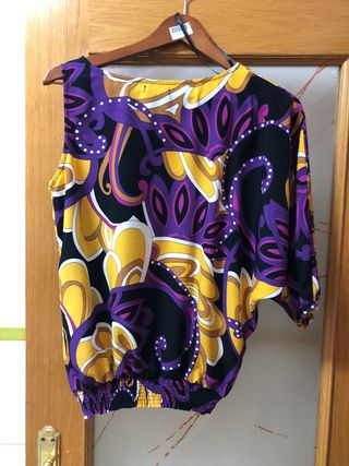 Blusón de mangas desiguales ideal T. L/M