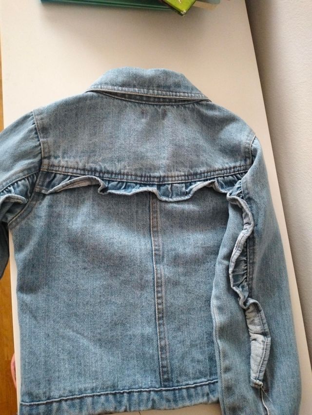 Cazadora vaquera niña.