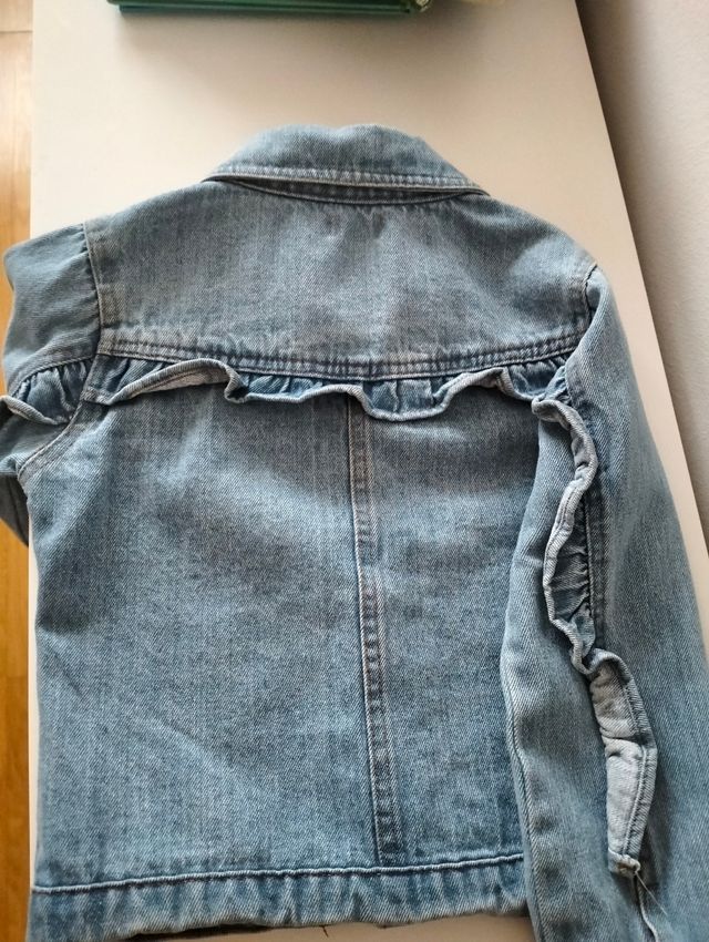 Cazadora vaquera niña.