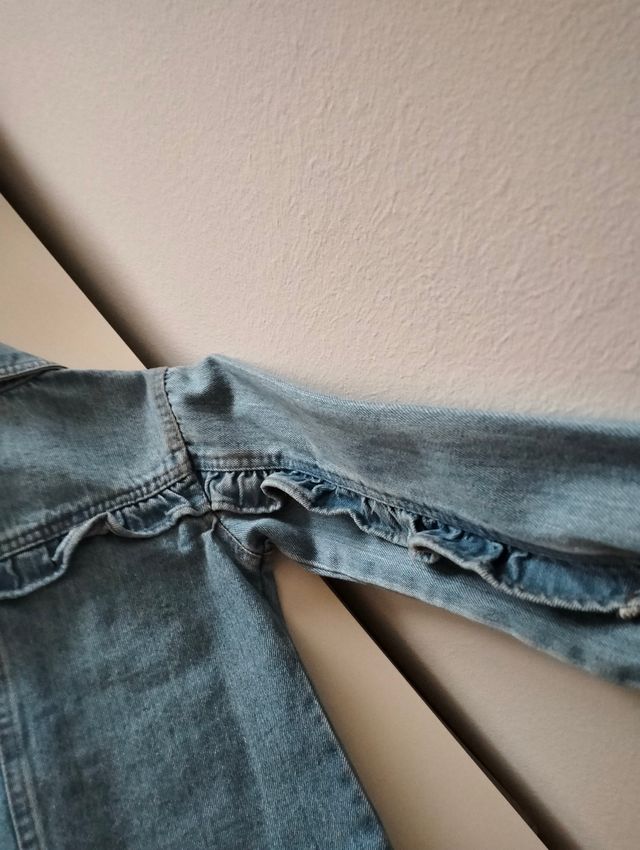 Cazadora vaquera niña.