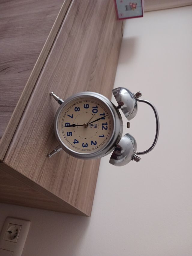 Reloj despertador.