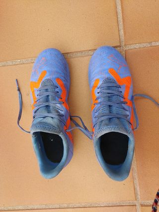 Botas de futbol puma con tacos talla 36