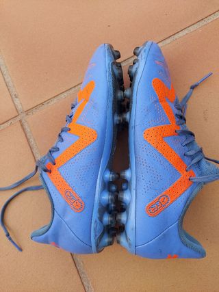 Botas de futbol puma con tacos talla 36