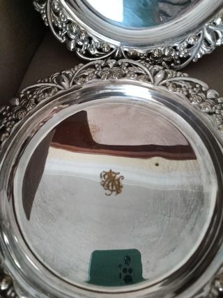 PAREJA 2 PLATOS PLATA Y DORADOS CON SELLO ORFEBRE.