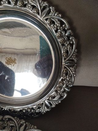 PAREJA 2 PLATOS PLATA Y DORADOS CON SELLO ORFEBRE.