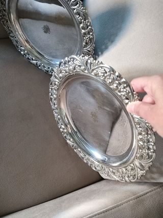 PAREJA 2 PLATOS PLATA Y DORADOS CON SELLO ORFEBRE.