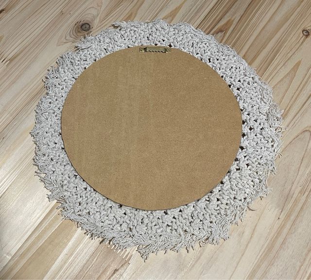 Espejo decorativo de macramé