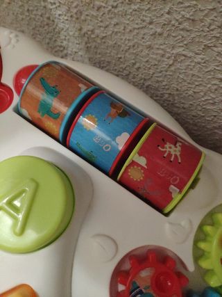 Mesa de actividades de bebé