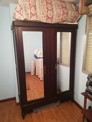 Mueble antiguo en madera 