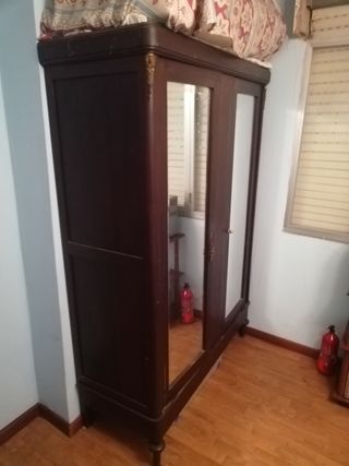 Mueble antiguo en madera 