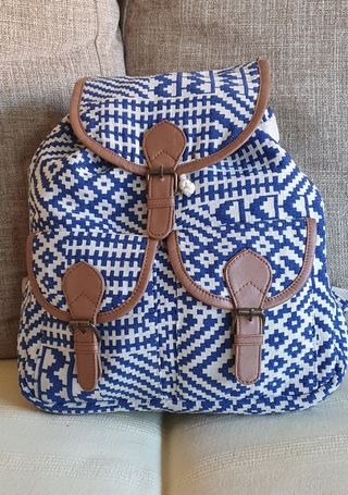 Mochila de tela estilo étnico.
