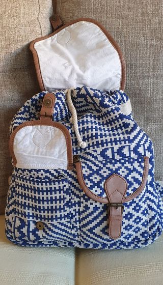 Mochila de tela estilo étnico.