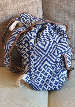 Mochila de tela estilo étnico.