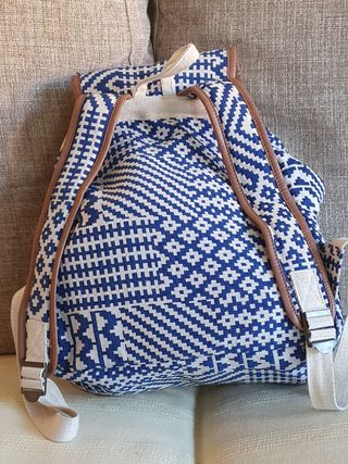Mochila de tela estilo étnico.