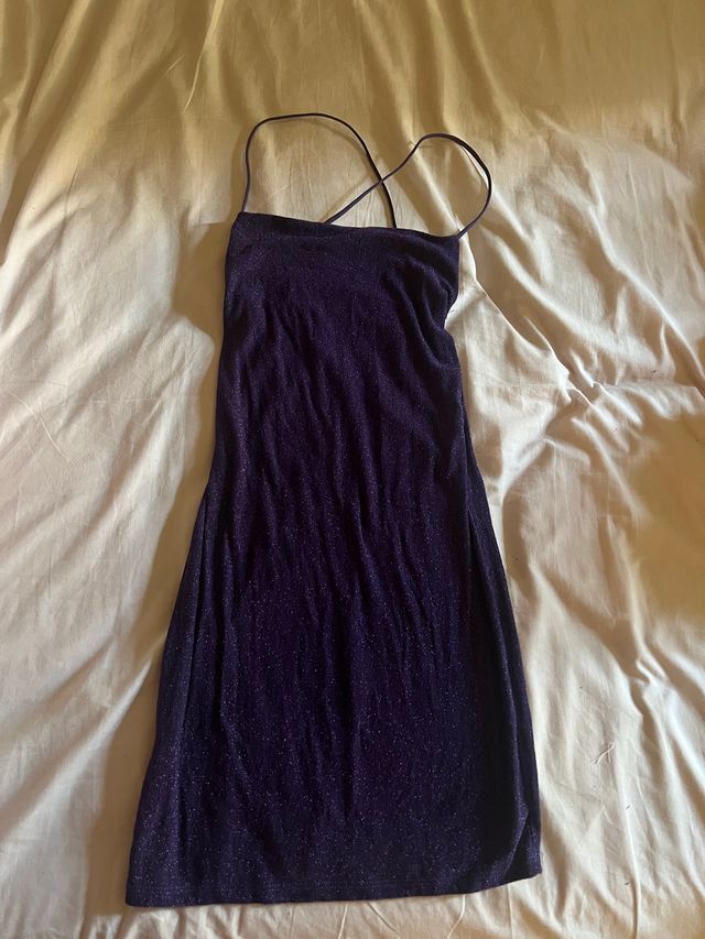 vestido ajustado lila brillante