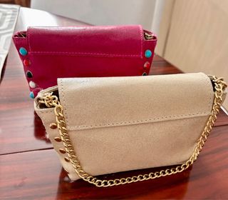 2 carteras pequeñas de piel