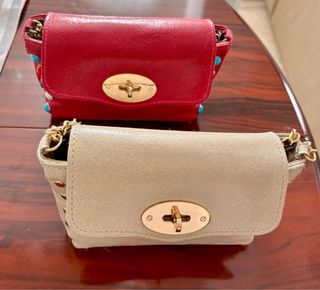 2 carteras pequeñas de piel