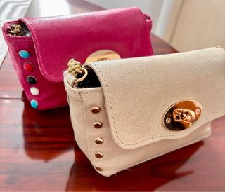 2 carteras pequeñas de piel