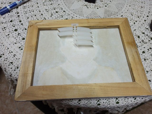 Pintado a mano  figura de chico, 35 x 27 cm