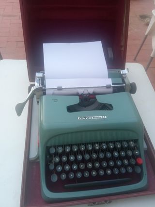 Maquina de escribir  olivetti studii 44