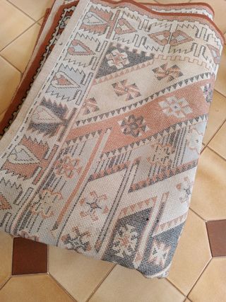 Alfombra de lana antigua
