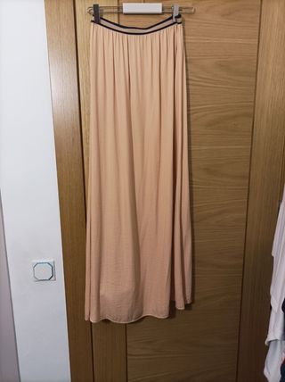 Falda larga Zara. 