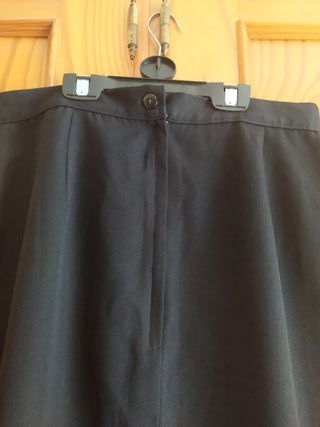 Talla 44 (XXL) mujer. Falda negra marca Bhs