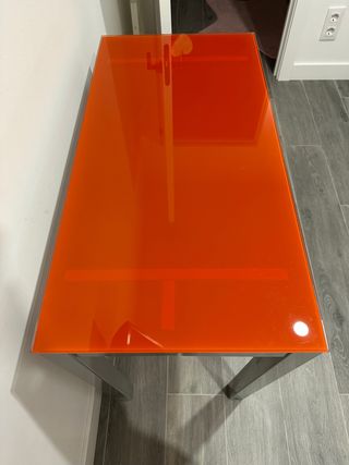 Mesa cristal extensible metacrilato naranja y gris