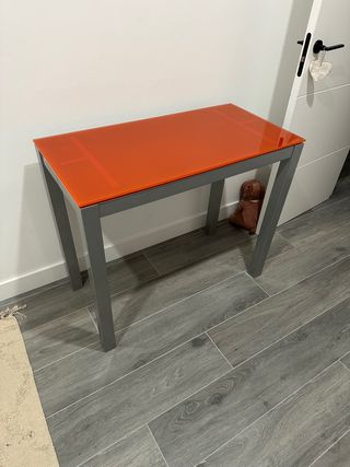 Mesa cristal extensible metacrilato naranja y gris