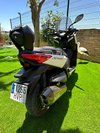 YAMAHA XMAX 400