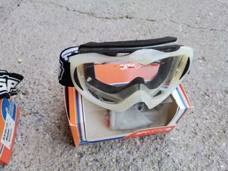 PANTALÓN CASCOS GAFAS MOTO /QUAD