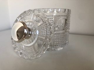 Bombonera de cristal tallado y plata