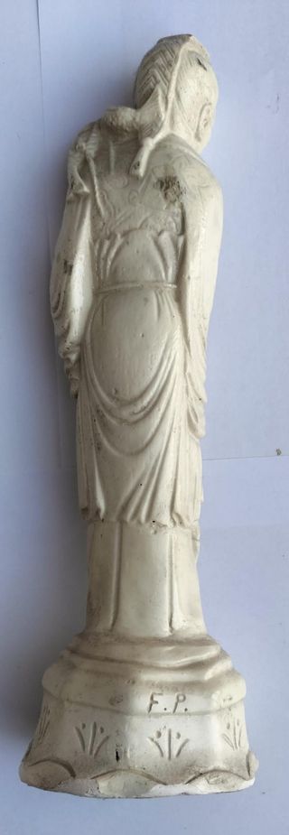 Estatua oriental antigua 