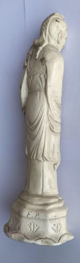 Estatua oriental antigua 