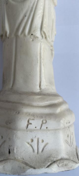 Estatua oriental antigua 
