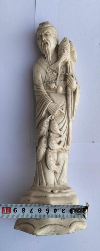 Estatua oriental antigua 
