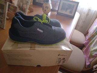 Zapatilla trabajo 43 Robusta nueva