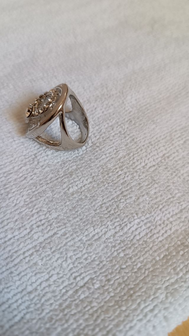 Anillo plateado