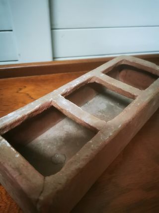 Comederos antiguos. maceta. Conejos. Gallinas.